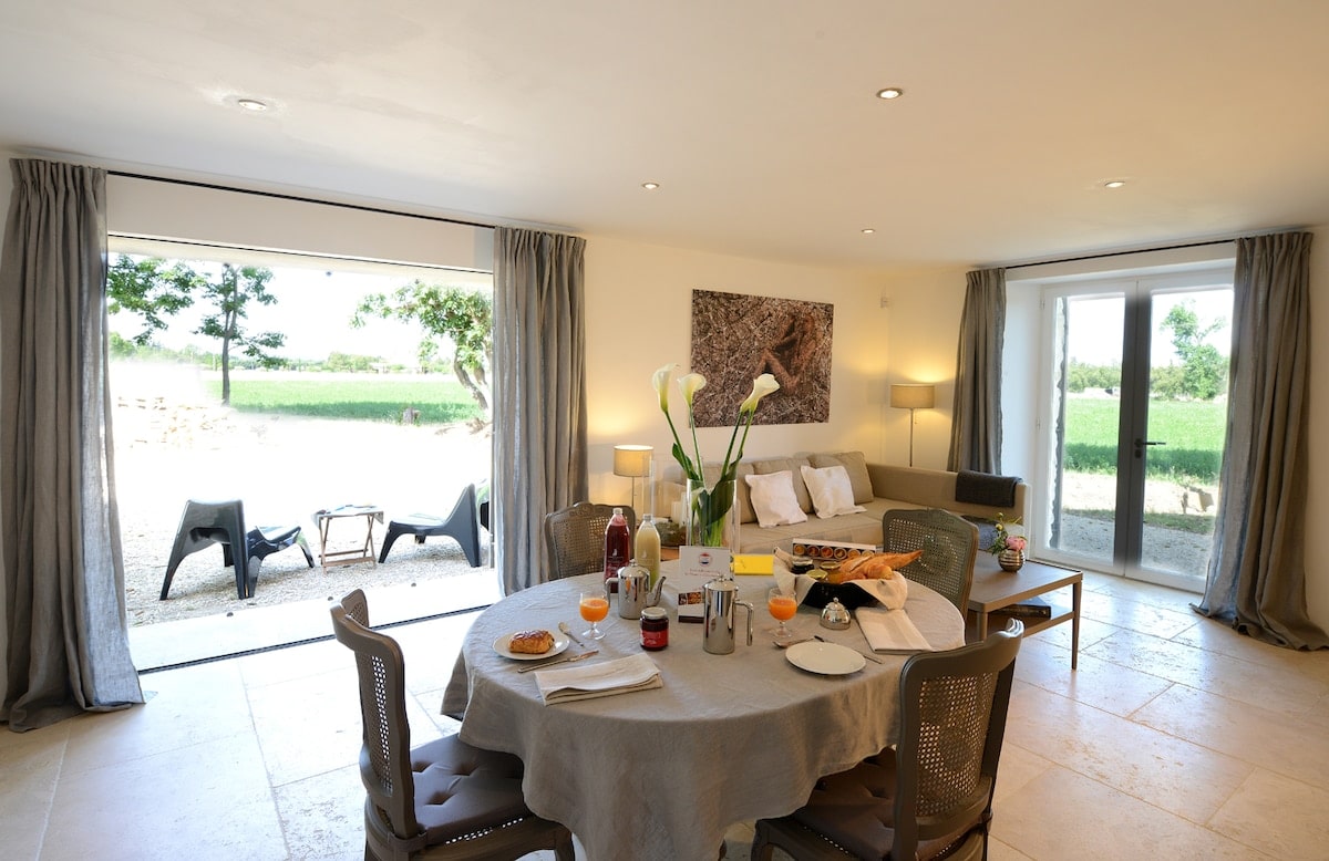 Intérieur du mas rénové à Lagnes, Lubéron - Genius Loci