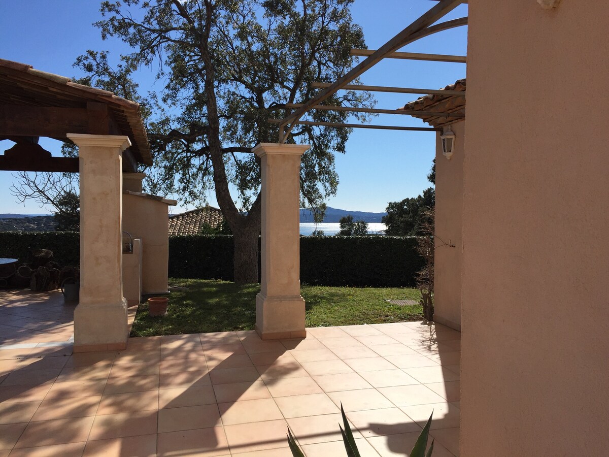 Villa de vacances avec vue mer à Sainte-Maxime, Var - Genius Loci